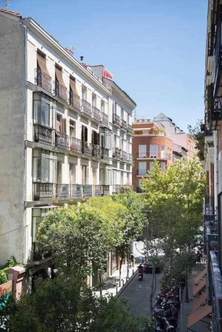 Un Fascinante Estudio En Madrid Centro Exterior photo