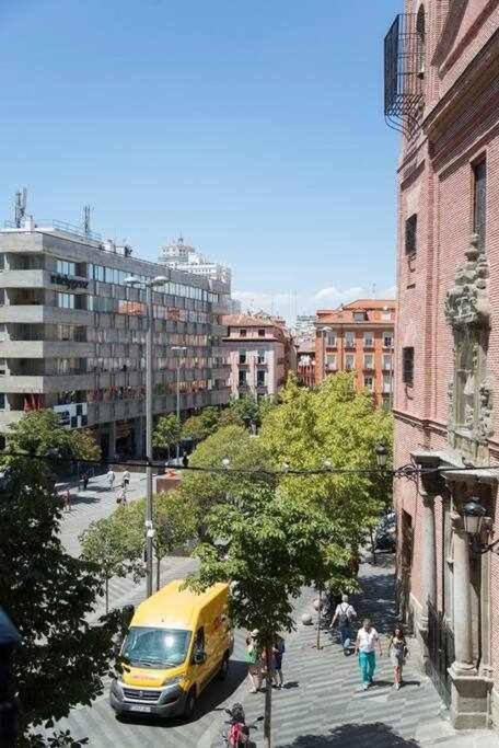 Un Fascinante Estudio En Madrid Centro Exterior photo