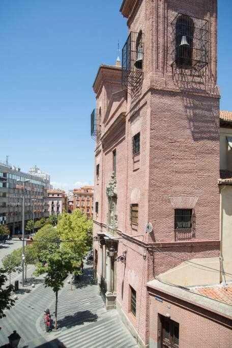 Un Fascinante Estudio En Madrid Centro Exterior photo